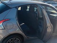 Usata Lancia Ypsilon Gold 69 CV (50 kW) 2022 Grigio Utilitaria