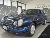 Usata Mercedes E250 Elegance 113 CV (83 kW) 1997 Blu Berlina