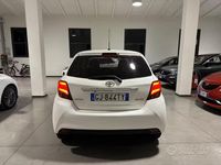 Usata Toyota Yaris Lounge 69 CV (50 kW) 2017 Bianco Berlina
