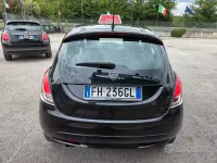 Usata Lancia Ypsilon Gold 69 CV (50 kW) 2017 Nero Utilitaria
