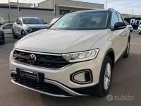 Usata VW T-Roc Life 116 CV (85 kW) 2022 Beige SUV