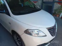 Usata Lancia Ypsilon 69 CV (50 kW) 2015 Bianco Utilitaria