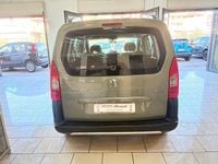 Begagnad Peugeot Partner Tepee Outdoor 90 HK (66 kW) 2010 Grön Minibuss