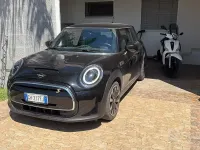 Usata Mini Cooper SE 75 kW (102 CV) 2022 Nero Utilitaria