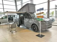 Nuova VW California Beach 150 CV (110 kW) 2026 Pure grey  tetto deep black Furgone