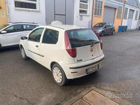 Usata Fiat Punto Active 59 CV (43 kW) 2009 Bianco Berlina