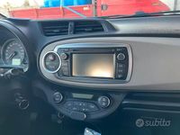 Usata Toyota Yaris Lounge 90 CV (66 kW) 2013 Blu Utilitaria