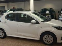 Usata Toyota Yaris Hybrid Active 73 CV (53 kW) 2020 Bianco Berlina
