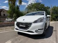 Usata Peugeot 208 Active 68 CV (50 kW) 2014 Bianco Utilitaria