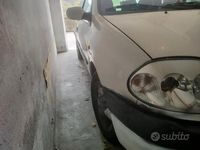 Usata Renault Clio II 107 CV (78 kW) 2000 Bianco Berlina