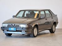 Usata Alfa Romeo 75 148 CV (108 kW) 1987 Grigio Berlina
