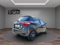 Usata Toyota Yaris Hybrid Active 73 CV (53 kW) 2018 Grigio Berlina