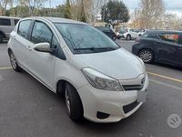 Usata Toyota Yaris 90 CV (66 kW) 2012 Bianco Utilitaria