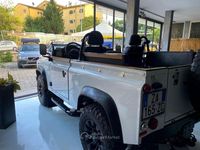 Usata Land Rover Defender 122 CV (89 kW) 2014 Bianco pastello SUV