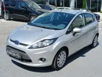 Usata Ford Fiesta 60 CV (44 kW) 2011 Argento Berlina