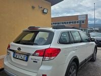 Usado Subaru Outback Trend 150 CV (110 kW) 2014 Blanco Familiar