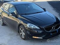 Usata Volvo V40 Momentum 119 CV (87 kW) 2017 Nero Berlina