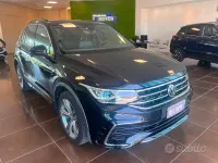 Usata VW Tiguan R-line 150 CV (110 kW) 2021 Nero SUV