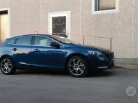 Usata Volvo V40 150 CV (110 kW) 2016 Blu Berlina
