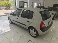 Usata Renault Clio II 65 CV (47 kW) 2004 Bluazzurro Berlina