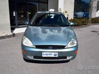 Usata Ford Focus Ghia 116 CV (85 kW) 2000 Blu Berlina