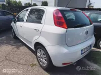 Usata Fiat Punto Lounge 69 CV (50 kW) 2016 Bianco Utilitaria