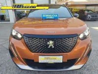 Usata Peugeot 2008 Allure 101 CV (74 kW) 2023 Oro SUV