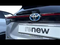 Usata Toyota Yaris Hybrid Lounge 116 CV (85 kW) 2022 Grigio chiaro SUV