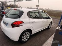 Usata Peugeot 208 68 CV (50 kW) 2015 Bianco Utilitaria