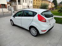 Usata Ford Fiesta 68 CV (50 kW) 2010 Bianco Berlina