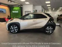 Usata Toyota Aygo X Lounge 72 CV (52 kW) 2022 Beige SUV