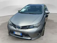 Usata Toyota Auris Hybrid Lounge 135 CV (99 kW) 2015 Grigio Station wagon