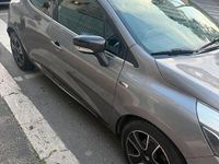 Usado Renault Clio IV 120 CV (88 kW) 2016 Gris Utilitario