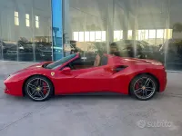 Usata Ferrari 488 670 CV (492 kW) 2017 Rosso Cabrio