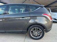 Begagnad Lancia Delta 120 HK (88 kW) 2011 Grå Halvkombi