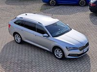 Begagnad Skoda Superb Executive 200 HK (147 kW) 2023 Silver Kombi