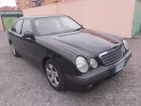 Usata Mercedes E240 136 CV (100 kW) 2002 Nero Berlina