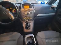 Usata Opel Zafira 2008 Grigio Monovolume