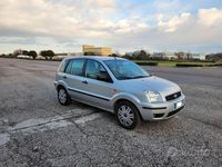 Usata Ford Fusion 68 CV (50 kW) 2003 Grigio Utilitaria