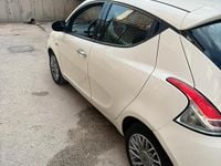 Usata Lancia Ypsilon 60 CV (44 kW) 2012 Bianco Utilitaria