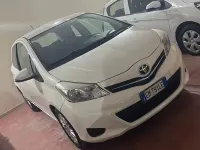 Usata Toyota Yaris 69 CV (50 kW) 2013 Bianco Utilitaria