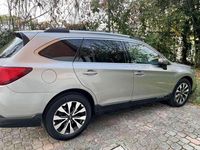 Usata Subaru Outback Trend 150 CV (110 kW) 2015 Oro SUV