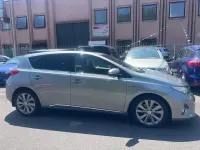 Usata Toyota Auris Hybrid Lounge 99 CV (72 kW) 2015 Grigio Berlina