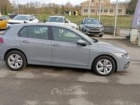 Usata VW Golf VIII Life 110 CV (80 kW) 2024 Grigio Berlina