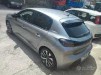 Usata Peugeot 208 101 CV (74 kW) 2024 Grigio Utilitaria