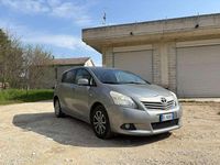 Usata Toyota Verso Active 126 CV (92 kW) 2011 Grigio Monovolume