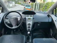 Usata Toyota Yaris Luna 86 CV (63 kW) 2007 Grigio Utilitaria