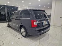 Usata Lancia Voyager 163 CV (119 kW) 2011 Grigio Monovolume