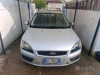 Begagnad Ford Focus 90 HK (66 kW) 2005 Grå Kombi