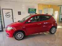 Usata Lancia Ypsilon Silver 69 CV (50 kW) 2017 Rosso Utilitaria